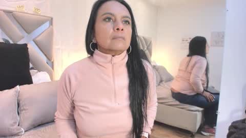 Raquel Moore  online show from September 11, 2025, 12:27 pm