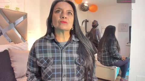 Raquel Moore  online show from October 20, 2025, 12:16 pm