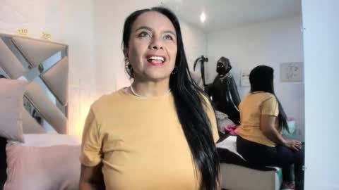 Raquel Moore  online show from November 7, 2025, 11:54 am