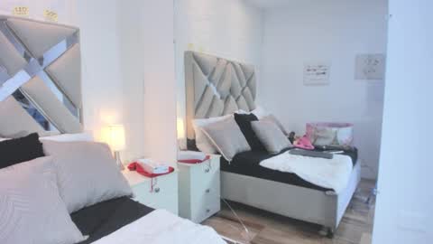 Raquel Moore  online show from December 1, 2025, 4:01 pm