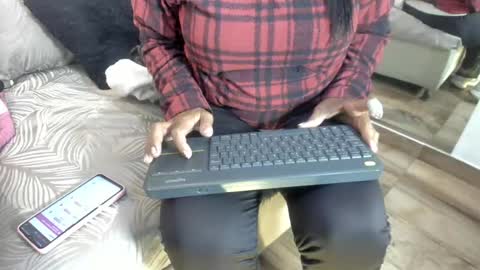 Raquel Moore  online show from February 11, 2026, 12:32 pm