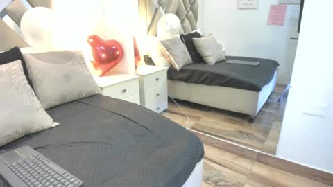 Raquel Moore  online show from February 21, 2026, 5:25 pm