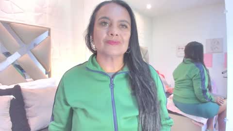 Raquel Moore  online show from March 23, 2026, 5:06 pm