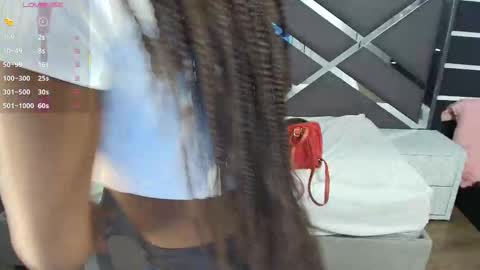 Raquel online show from November 26, 2025, 7:37 pm