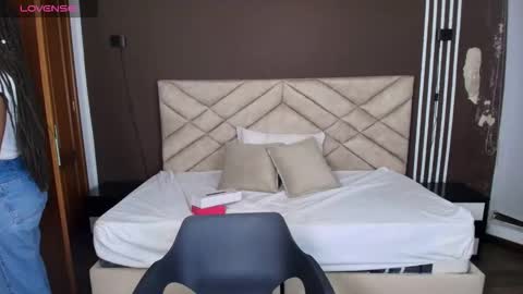 Raquel online show from December 3, 2025, 11:52 am