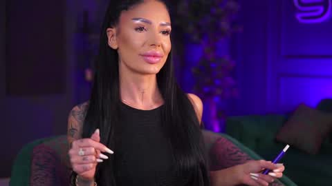 Raquelle online show from December 21, 2024, 6:55 pm