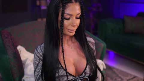 Raquelle online show from December 28, 2024, 7:11 pm