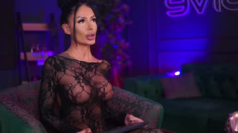 Raquelle online show from February 5, 2025, 10:55 pm