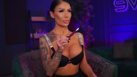 Raquelle online show from February 9, 2025, 7:41 pm