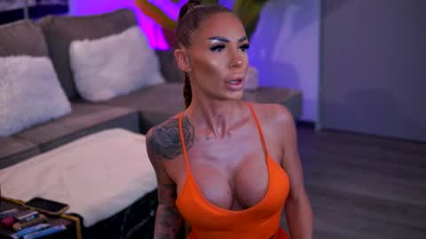 Raquelle online show from November 24, 2025, 4:34 am