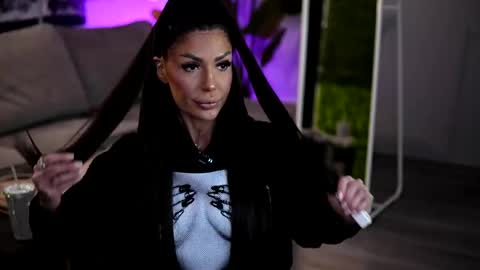 Raquelle online show from April 10, 2026, 8:41 am