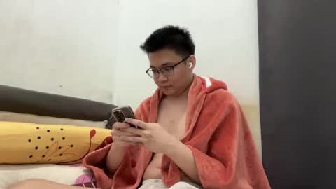 randomnaut online show from December 4, 2025, 7:22 pm