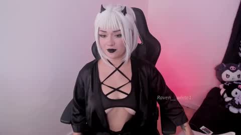 Snapshot of raven__white1 chatting on October 14, 2025, 7:47 pm Raven online show from October 14, 2025, 7:47 pm