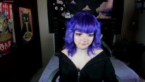 ravencollen online show from April 7, 2026, 9:15 pm