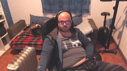 ravingr3d3 online show from March 1, 2025, 11:15 pm