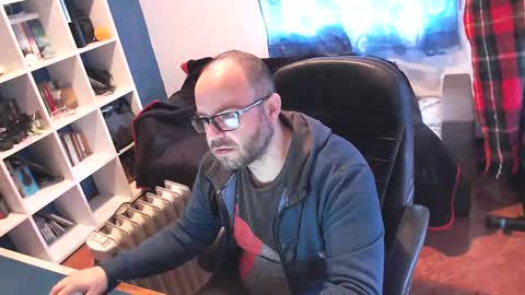 ravingr3d3 online show from March 7, 2025, 9:07 am