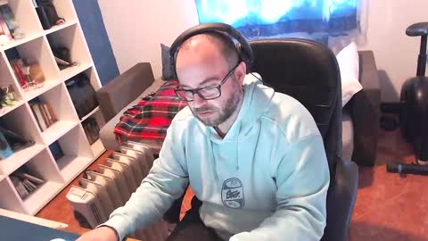 ravingr3d3 online show from March 10, 2025, 12:15 pm