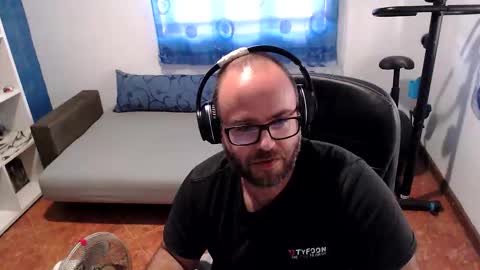 ravingr3d3 online show from September 28, 2025, 2:22 pm