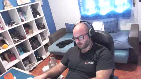 ravingr3d3 online show from October 21, 2025, 9:43 am