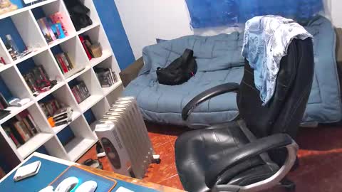 ravingr3d3 online show from March 5, 2026, 2:02 pm