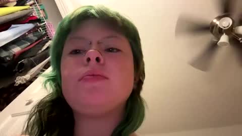 Snapshot of ravyn_xoxo chatting on December 27, 2024, 6:03 am Ravynn 3 online show from December 27, 2024, 6:03 am