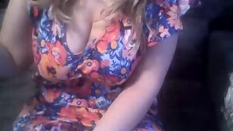 rayday_ online show from October 14, 2025, 8:04 am