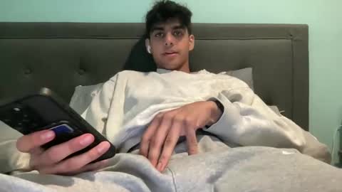 raymondg8596 online show from February 4, 2025, 7:11 pm