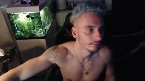 Rayzel online show from January 13, 2026, 5:02 am