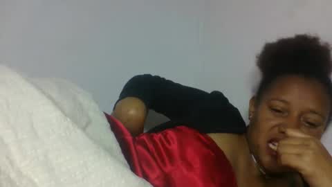 Snapshot of razanastine chatting on November 9, 2025, 9:29 am razanastine online show from November 9, 2025, 9:29 am