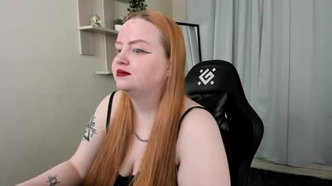 Snapshot of razoom_emma chatting on June 5, 2026, 7:25 am Emma Razumovskaya online show from June 5, 2026, 7:25 am