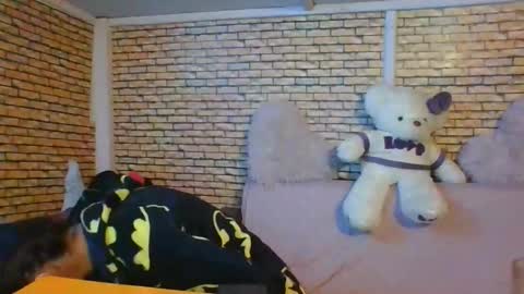 real_coupl3 online show from December 3, 2025, 9:35 pm