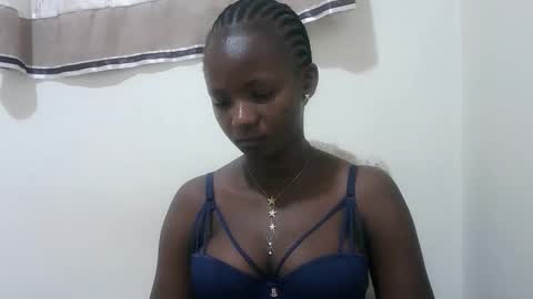 Snapshot of realqueen_ chatting on October 12, 2025, 10:25 am queen online show from October 12, 2025, 10:25 am