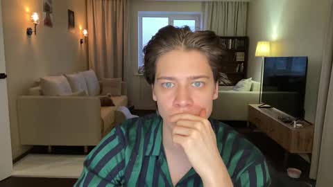 AliceEve online show from February 4, 2025, 2:32 pm