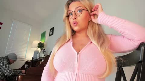 Maria  Realto online show from December 21, 2025, 9:11 pm