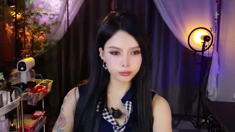 reaowna___ online show from December 13, 2025, 7:53 pm