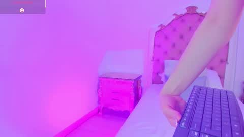 Rebeca Whatsson online show from November 14, 2025, 11:31 am