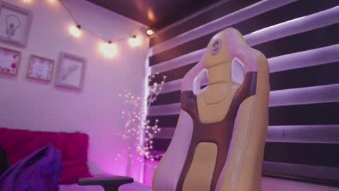 Rebeca  online show from November 24, 2025, 1:11 pm