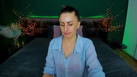 rebecca_diamonds online show from February 19, 2025, 10:45 am
