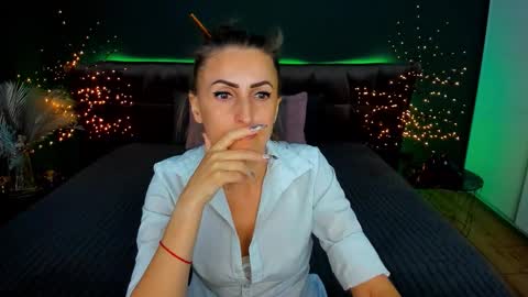 rebecca_diamonds online show from September 20, 2025, 11:55 am