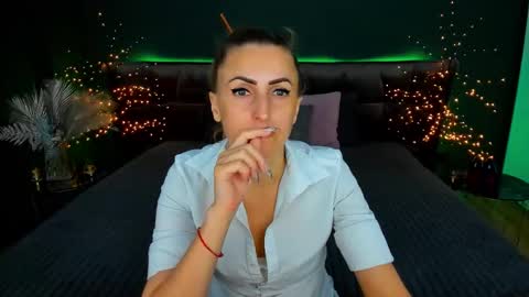 rebecca_diamonds online show from September 24, 2025, 6:28 am