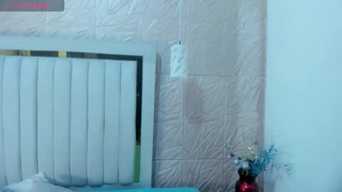 Snapshot of rebecca_mitchell chatting on September 19, 2025, 11:33 am Rebecca online show from September 19, 2025, 11:33 am