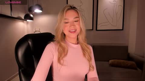 Rebe online show from December 22, 2025, 7:44 pm