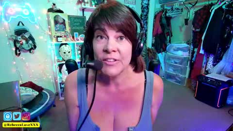 Snapshot of rebeccalovexxx chatting on October 20, 2025, 10:43 pm Rebecca Love online show from October 20, 2025, 10:43 pm