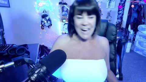 Snapshot of rebeccalovexxx chatting on November 20, 2025, 2:34 am Rebecca Love online show from November 20, 2025, 2:34 am