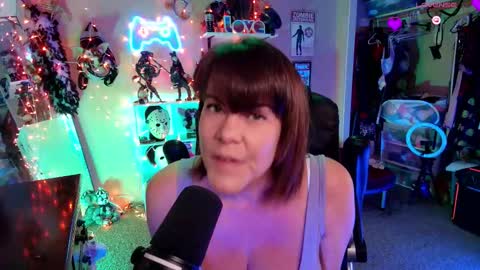 Snapshot of rebeccalovexxx chatting on January 7, 2026, 10:23 pm Rebecca Love online show from January 7, 2026, 10:23 pm