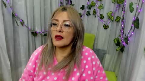 Snapshot of rebeccamayer031 chatting on October 14, 2025, 2:45 am Rebecca online show from October 14, 2025, 2:45 am