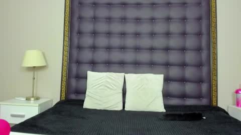 rebeccavibes online show from November 17, 2025, 8:25 pm