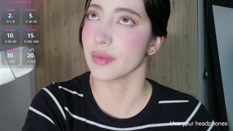 rebeccawhite_meow online show from December 4, 2025, 10:18 pm