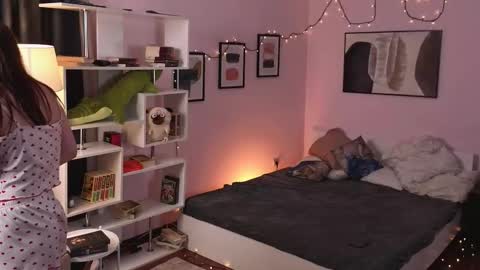 Snapshot of rebekka_den chatting on February 28, 2026, 7:26 pm Lylu online show from February 28, 2026, 7:26 pm