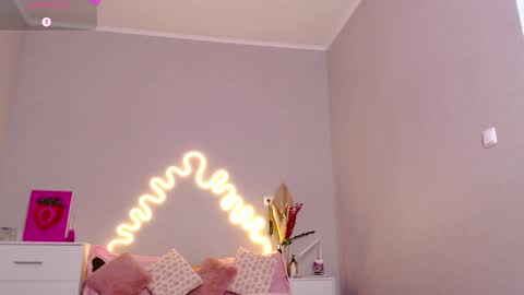 Snapshot of red__candy chatting on December 6, 2024, 3:55 pm red__candy online show from December 6, 2024, 3:55 pm